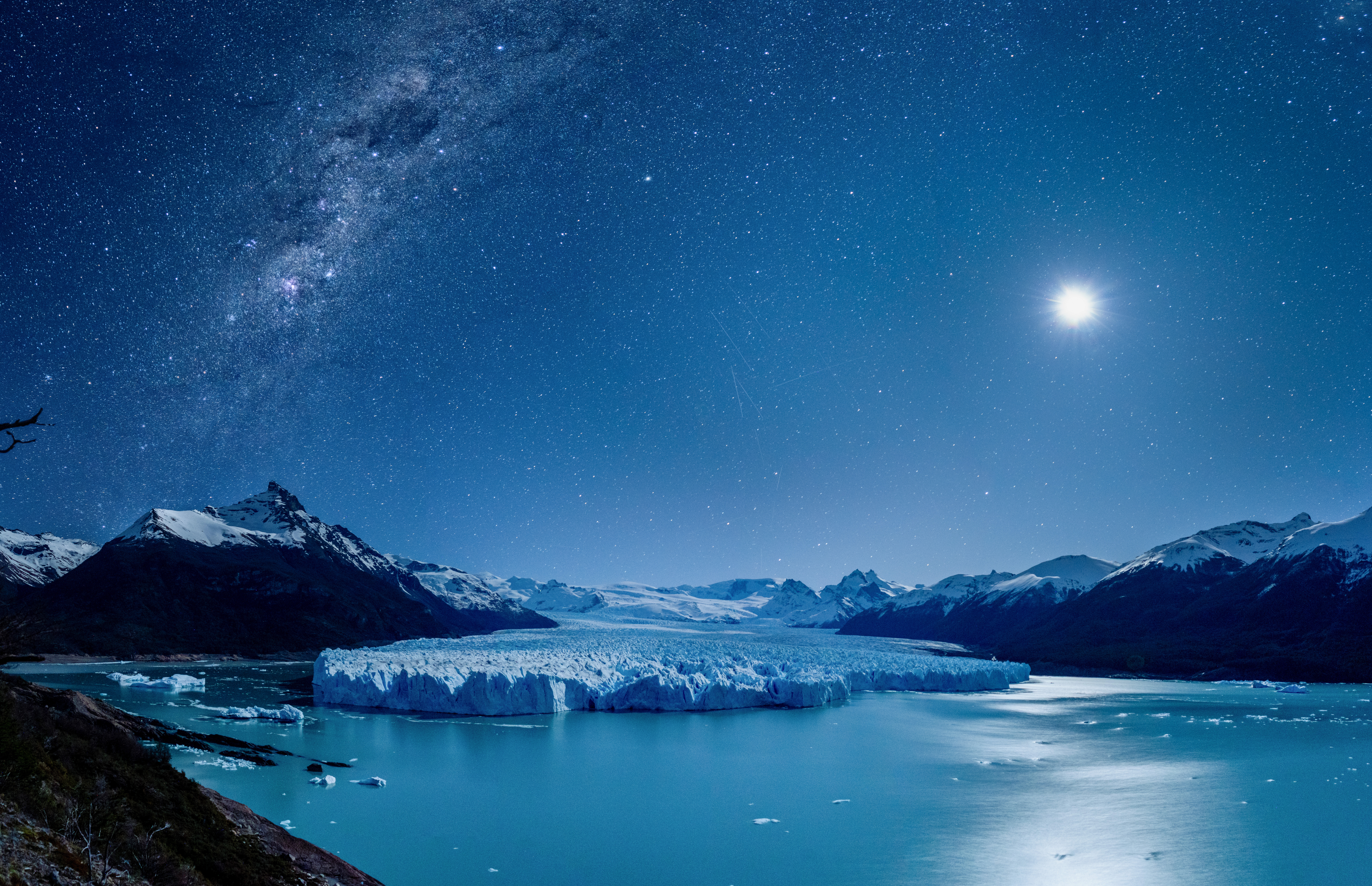 Moreno Night - Glaciar Perito Moreno bajo la Luna Llena